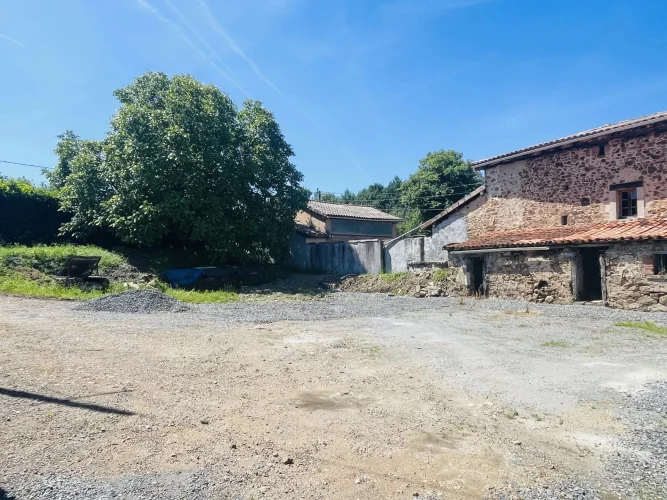 House to Renovate with Outbuildings. photo 2
