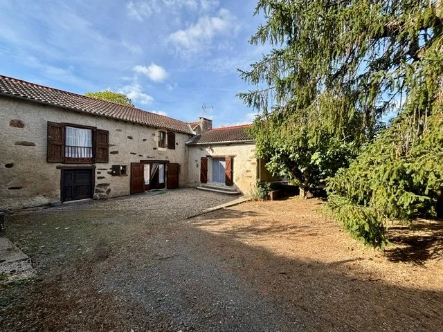 Stone House, 174 m², on 3.840 m² of Land