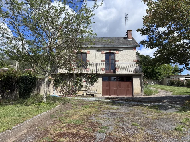 Small Pretty Village House, Walking Distance to Village Amenities