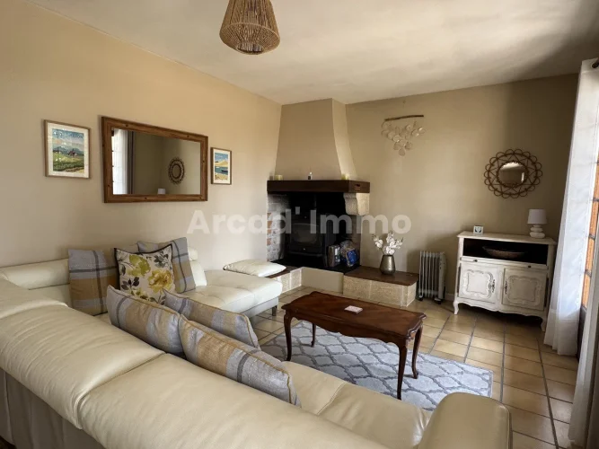 A Lovely Single-Storey House, 4 Bedrooms and an Enclosed Garden. photo 5