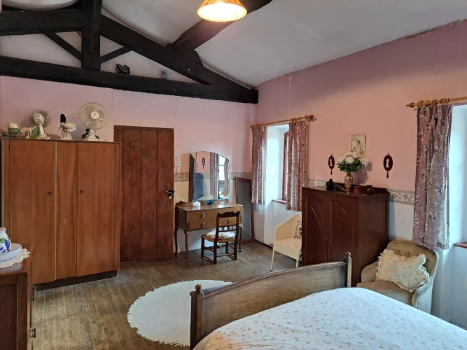 Large Family Home with Garden, Garage and Outbuildings photo 5