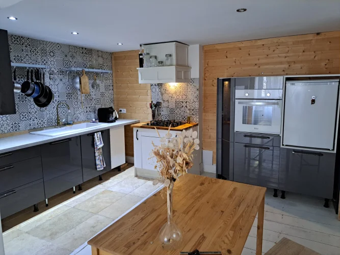 Charming House with 2 Bedrooms and a Workshop