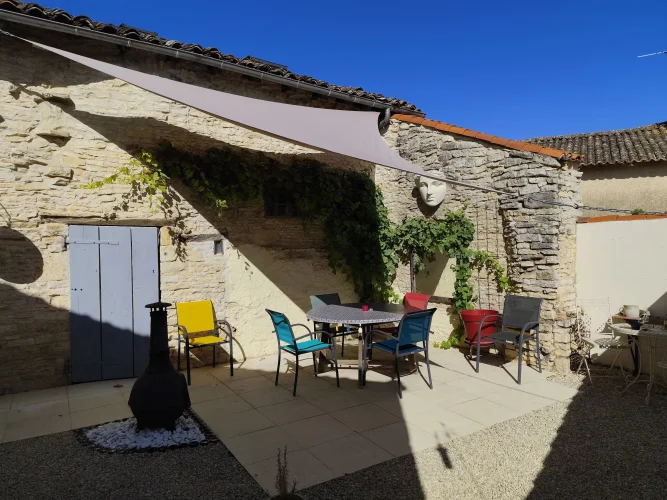 Three-Bedroom Stone House with 1 Bedroom Guest Annexe and Pretty Courtyard Garden photo 2