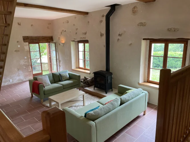 2 Buildings for the Price of One. Potential for Income. photo 3