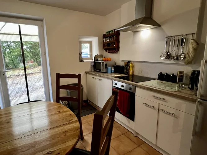 Beautifully Renovated 3 Bedroom House with Attached 1 Bedroom Cottage photo 4