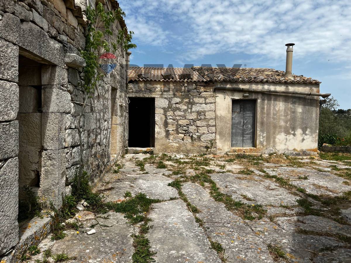 Property in Ragusa photo 2