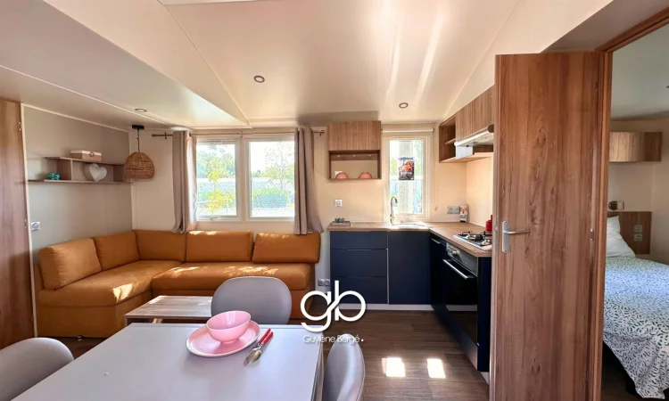 Secondary Residence in Vias Beach with 3 Bedrooms, Covered Terrace, and Air Conditioning from €65,000