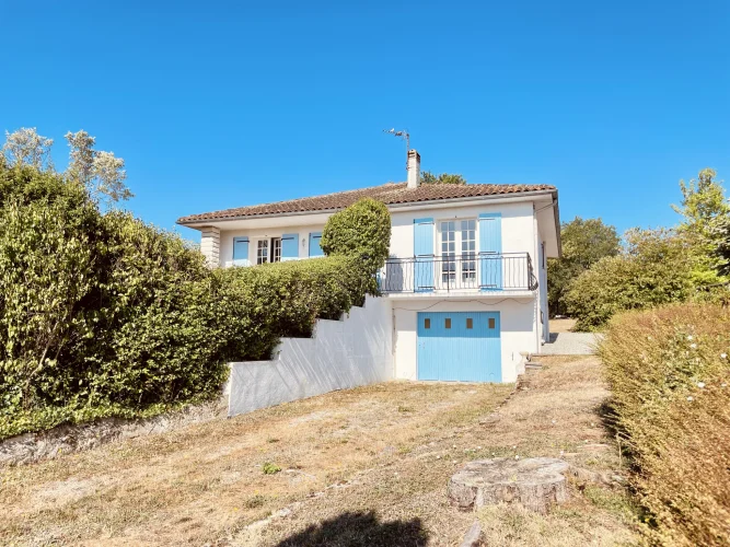 Sold Fully Furnished ! Charming Detached House with a Basem photo 3