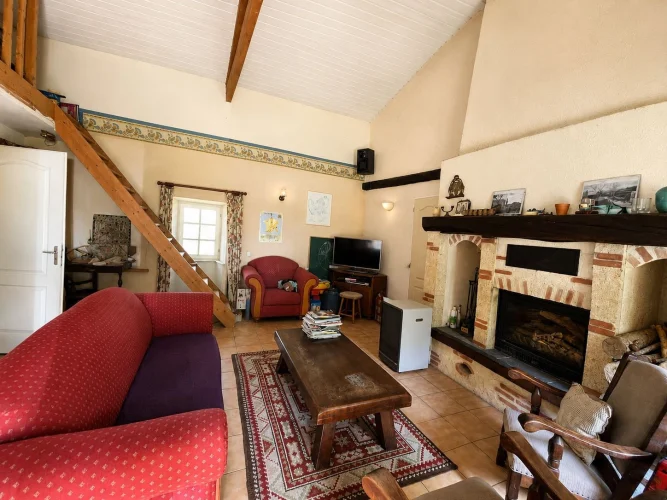 Quercy-Style House with Unobstructed Views photo 3