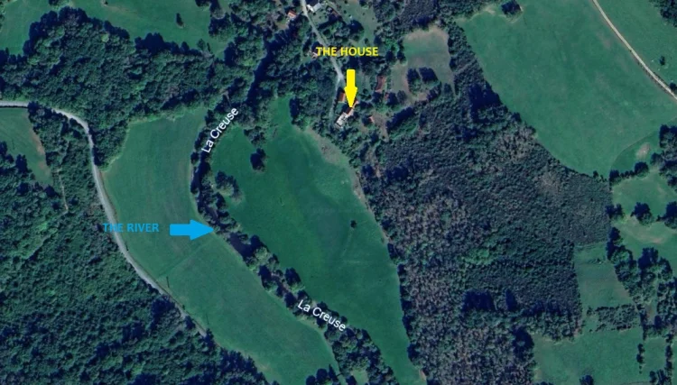 Renovation Project - Countryside House with 6,700 m² of Land - at the End of a Dead End - River Access