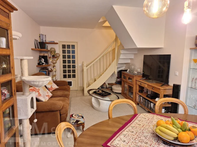 M&M Immobilier is Pleased to Present this Charming photo 4