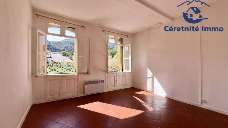 Exclusive Listing in Céret: Rare Village House with Sunny Orientation and Clear Views photo 5