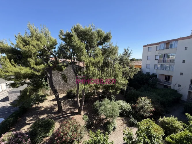 For Sale: 3-Piece Apartment with Cellar and Parking in Carpentras photo 2