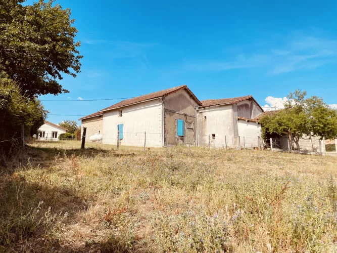 5 km from Ruffec, Authentic Detached Farmhouse in Need of Re photo 5