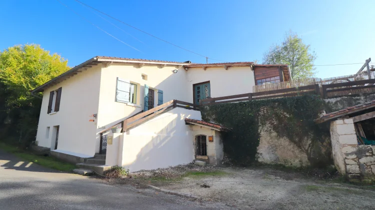 Lovely Stone Property in a Quiet Hamlet Near Aubeterre-Sur-Dronne photo 2