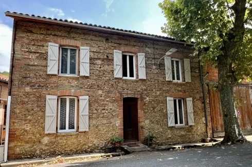 Renovated Town Centre House with Garden