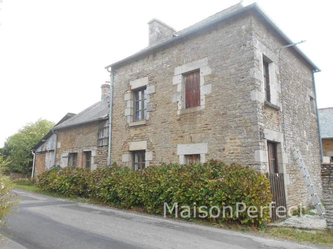 Perfectly Located for Privacy Yet on the Edge of a Village. Spacious Family Home Constructed in Stone with Large Garden,… photo 2