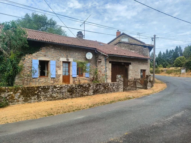 Charming House in Saint-Mathieu, 160 m², 3 Bedrooms