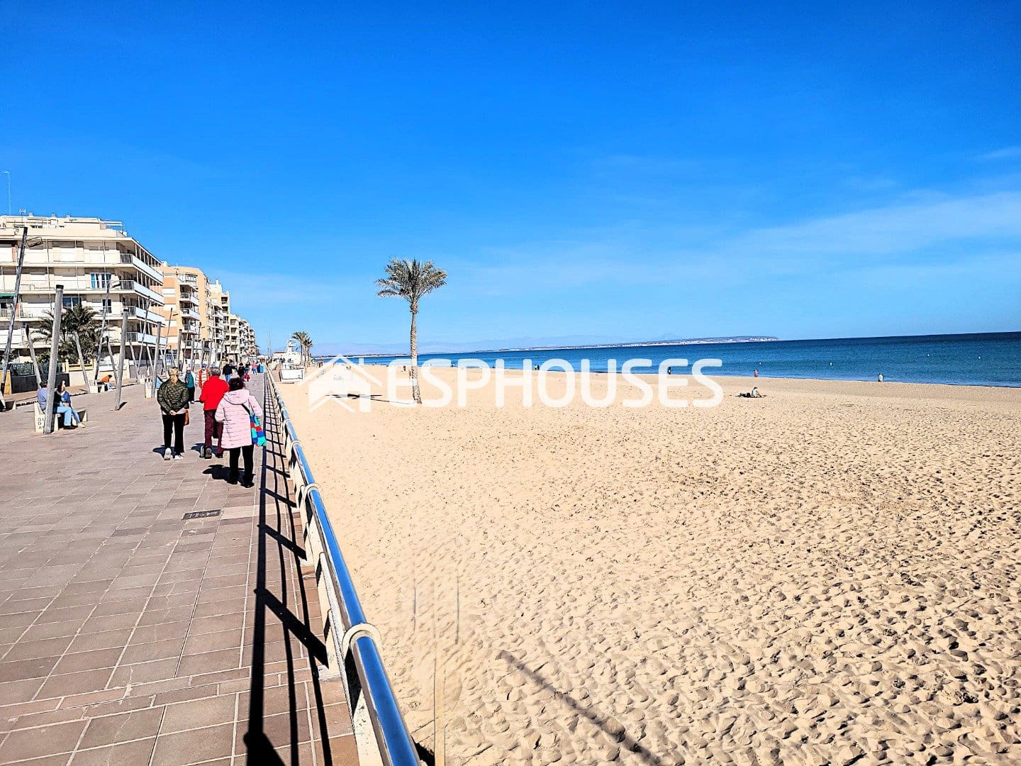 Apartment for sale in Guardamar Playa, Guardamar del Segura, Alicante photo 2