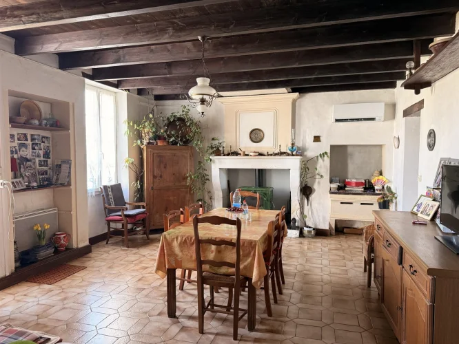 Beautiful Charentaise House with Outbuildings and 5,325 m² of Grounds photo 3