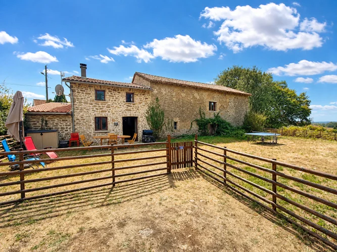 Haute Vienne - Gorgeous Fully Renovated Stone Cottage with Garden of 2917m² and Large Barn