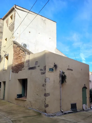 Charming Atypical Village House with 95 M2 of Living Space, 3 Bedrooms and a 28 M2 Terrace photo 2