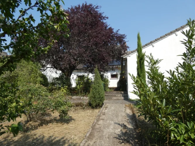 Two Terraced Houses with Large Attached Garden, Three Garages and Outbuildings photo 2