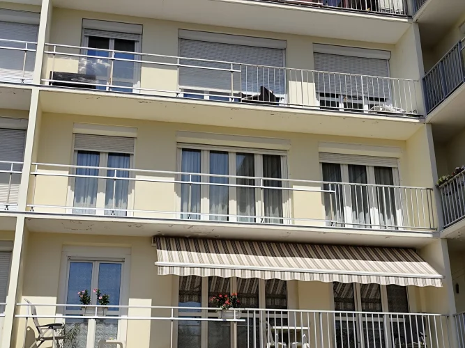 Spacious T4 Apartment of 73.2 m² with a Continuous Balcony + Cellar — Champlain District