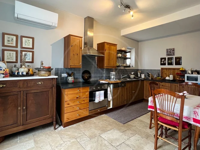 Spacious Townhouse in the Heart of the Village photo 4