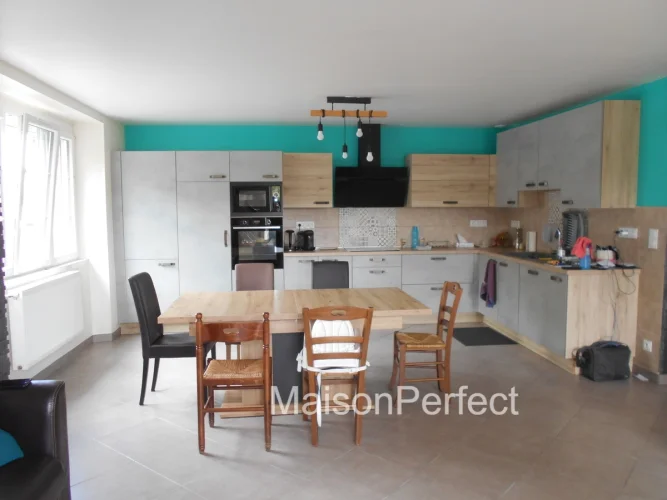 Impecably Maintained with Modern Fitments - Equestrian/Smallholding 5 Bed Property. Fully Fenced and Gated. Ample Priv… photo 2