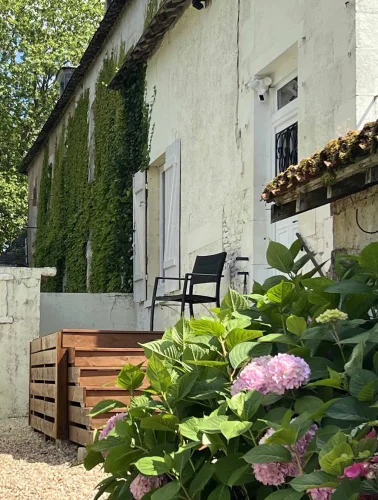 The West Wing of a 16th-Century Château - Turnkey, Furnished, 1.4 Acres Enclosed photo 4