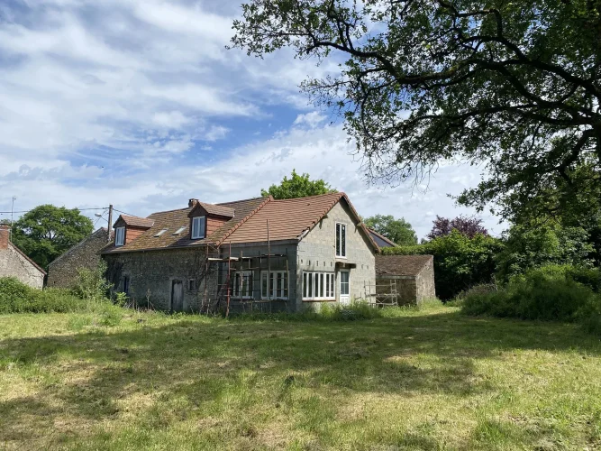 A Cute House to Finish Renovating in a Hamlet of Saint Léger Magnazeix