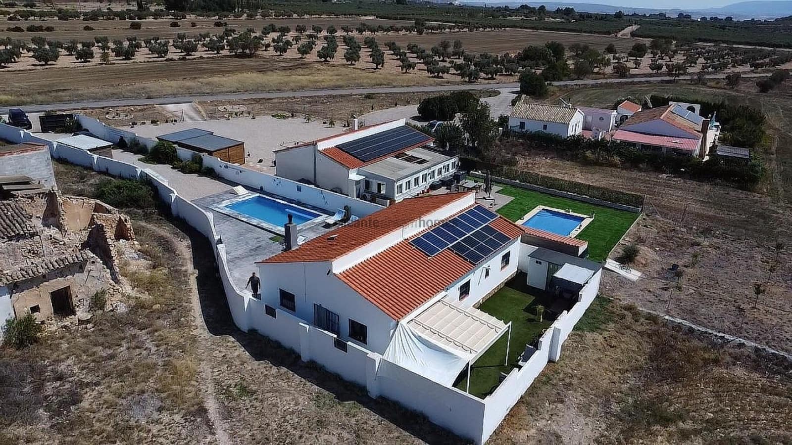 Villa for sale in Caudete, Albacete photo 5