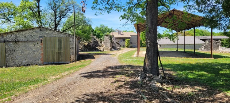 Former Family Stone Hamlet in Need of Renovation , Complete with Barns photo 2