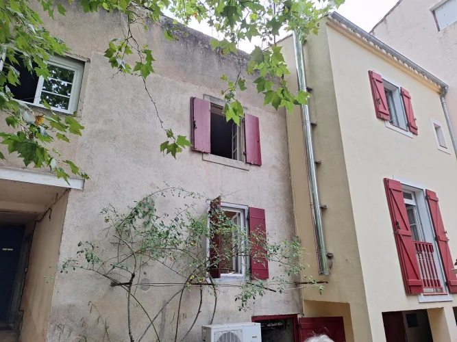 Riverside Townhouse with Courtyard, Spa and Cellars photo 5