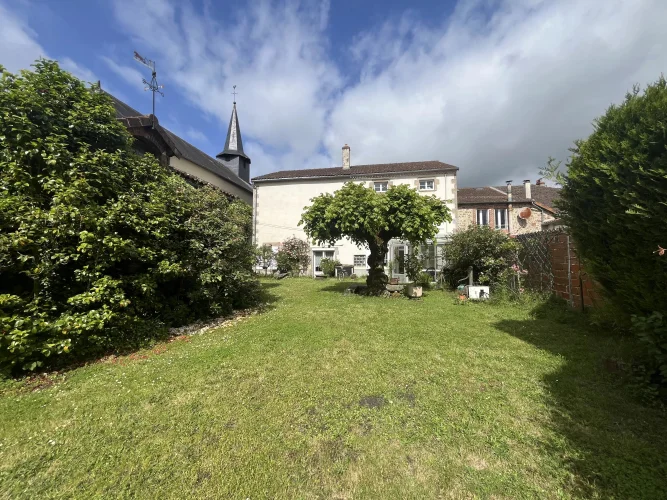 Delightful Large Family 4 Bed Home in a Village