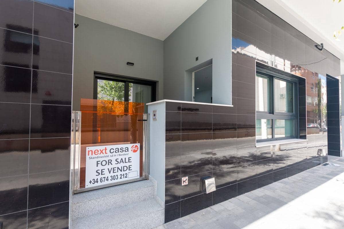 Apartment for sale in Torrevieja, Alicante photo 2
