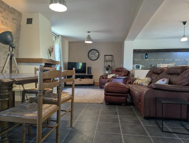 Delightful Character Property just 6km from Amenities photo 5