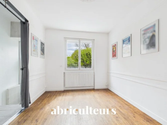 Townhouse with Garage and Courtyard for Sale in Angoulême - Victor-Hugo District (16000) photo 5