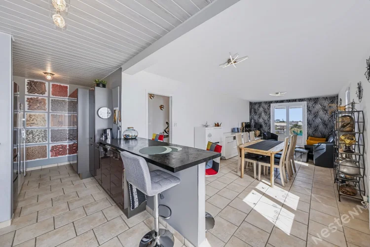 A Champforgeuil, Renovated 3-Room Apartment of 82 m² with Taste photo 2