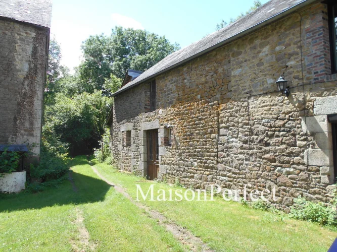 Renovated 4-Bed Stone Longère with Barns, Bread Oven and 2.7ha Land, Near Lignières-Orgères photo 3