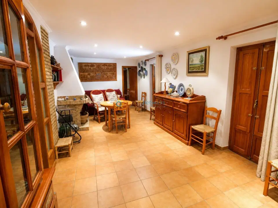 Parasol Networks Estate Agents/Inmobiliaria 
