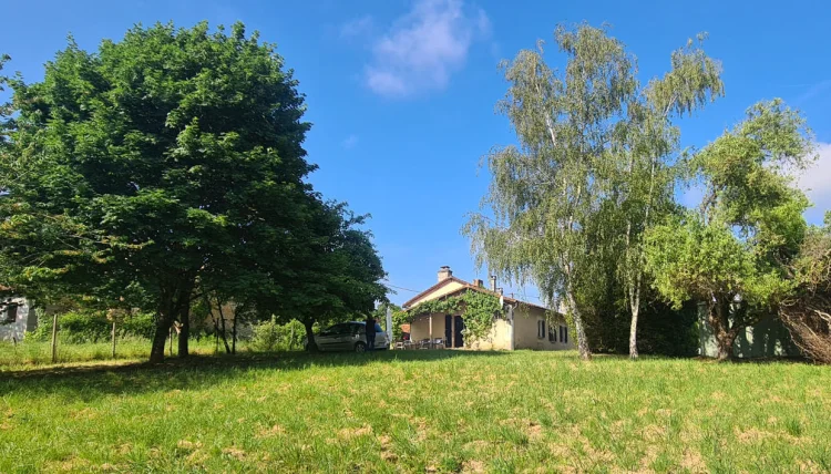 Pretty Country Stone Cottage in a Hamlet Near Aubeterre Sur Dronne