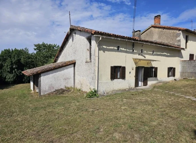 2 Bed House for Sale in Sauzé-Vaussais