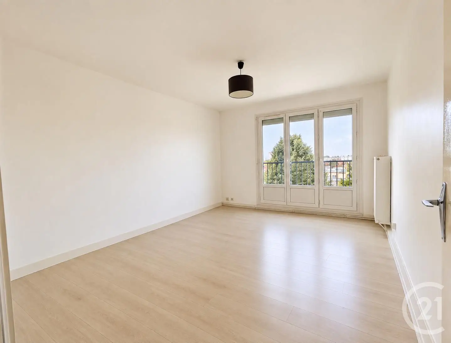 Apartment for sale in Chartres — 2 bedrooms, 67 m²