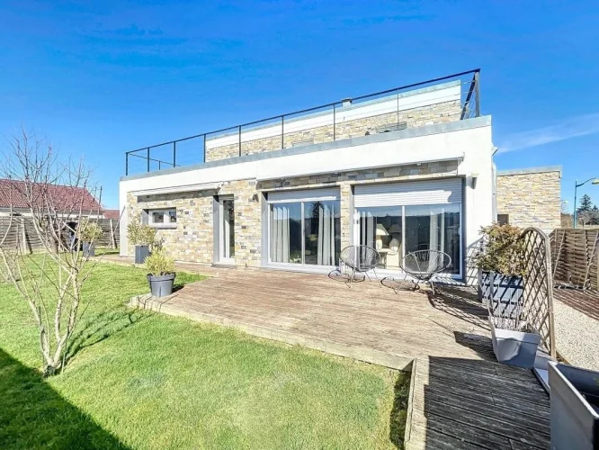 Contemporary House in Boussac (23)