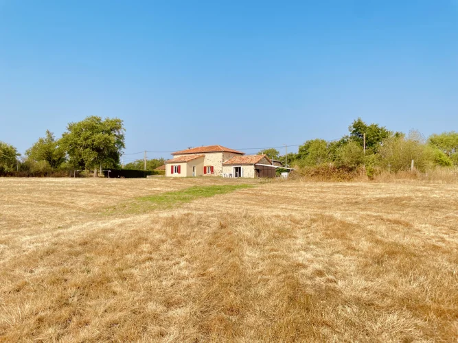 Let yourself be Seduced by this Stone Country House, Set on photo 5