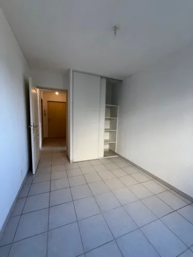 For Sale: 3-Room Apartment with Terrace and Private Parking photo 4
