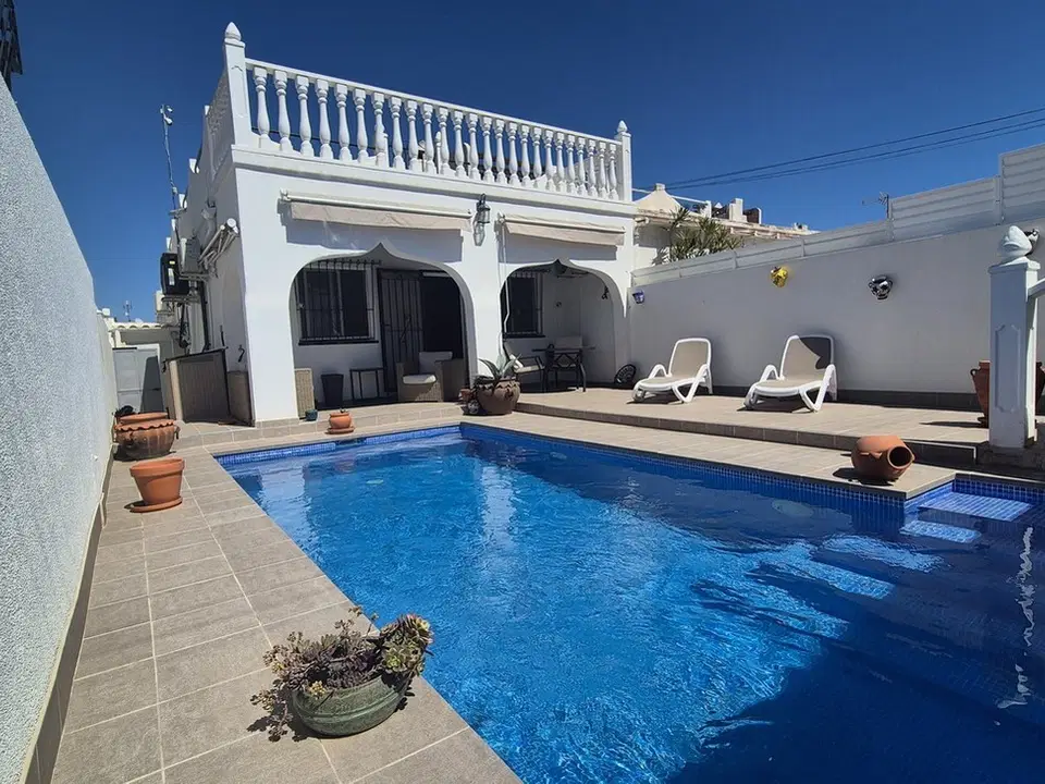 Villa in Villamartin, Alicante province