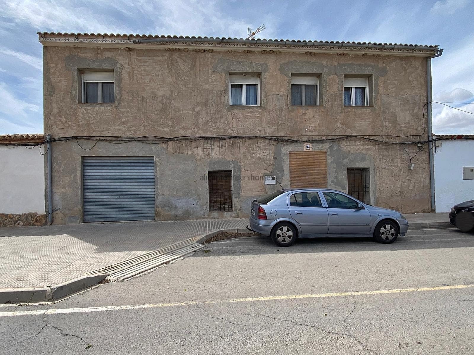 Townhouse for sale in Pinoso, Alicante